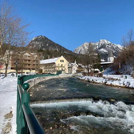 Alpenblick Apartamento *